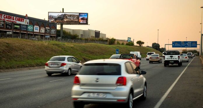 Outdoor-Network-launches-new-hybrid-static-and-digital-billboard-on-the-M1-Johannesburg-001