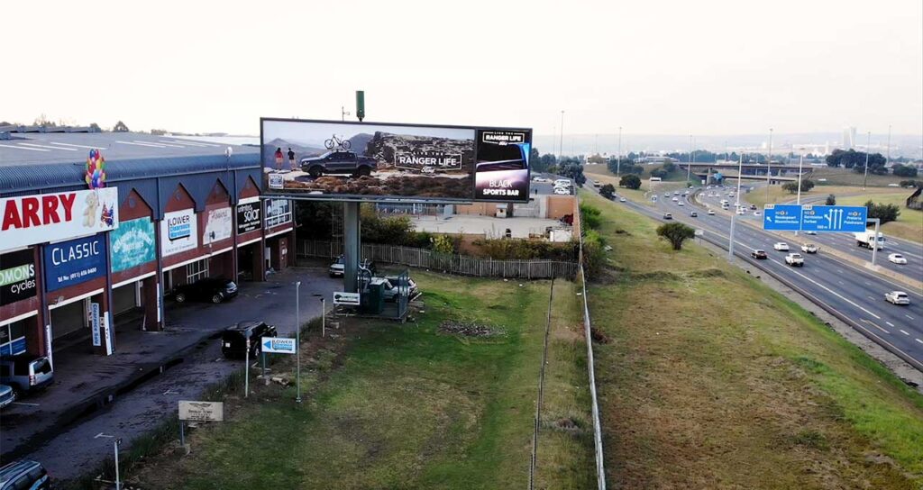 Outdoor-Network-launches-new-hybrid-static-and-digital-billboard-on-the-M1-Johannesburg